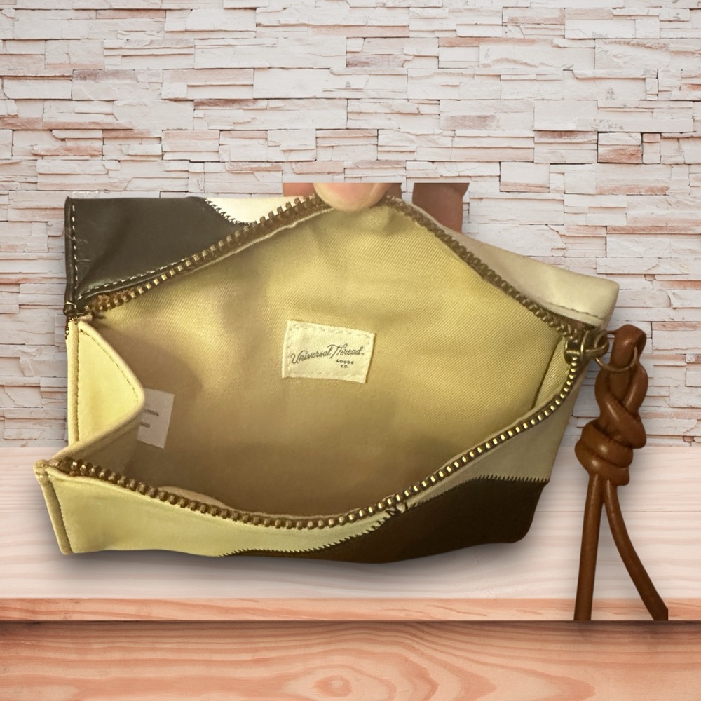 Show Giveaway - Universal Thread Patchwork Crossbody Wristlet Clutch - Picture 3 of 3